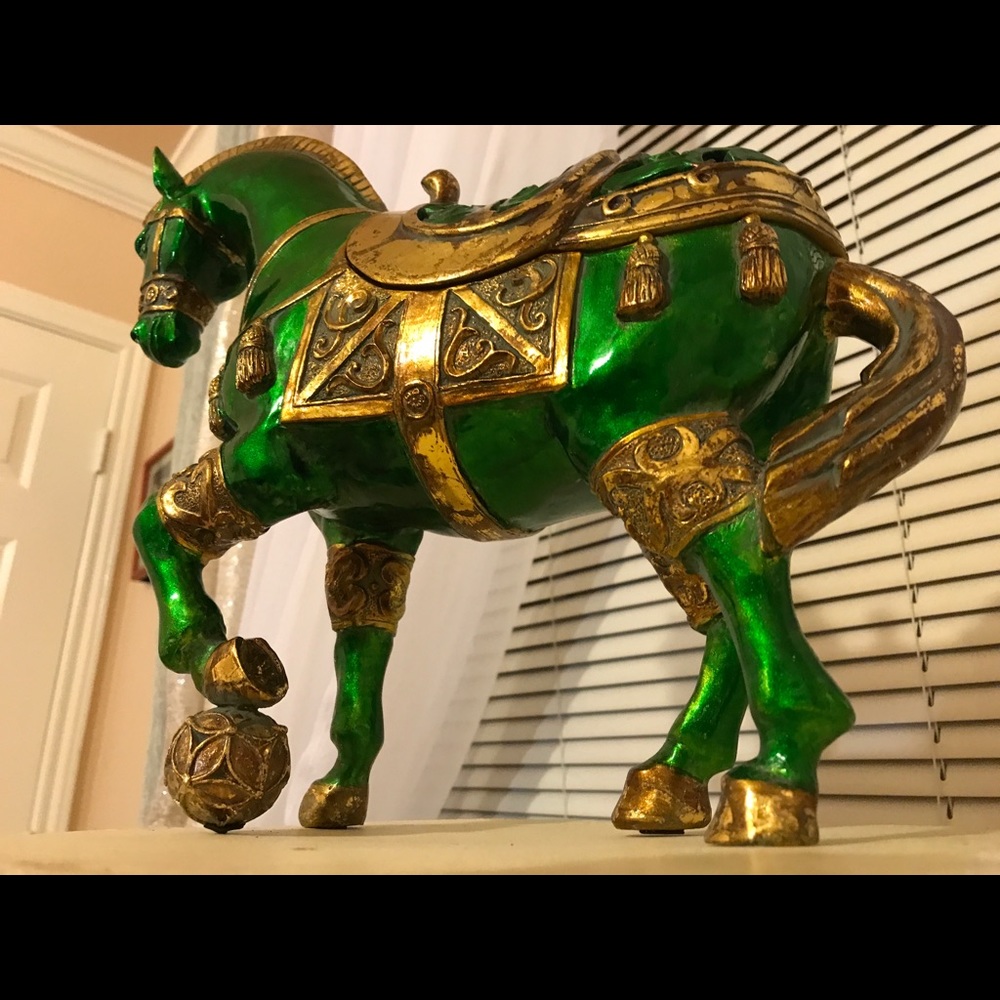 Jewelry box. Hand made. Metallic Green and Gold .